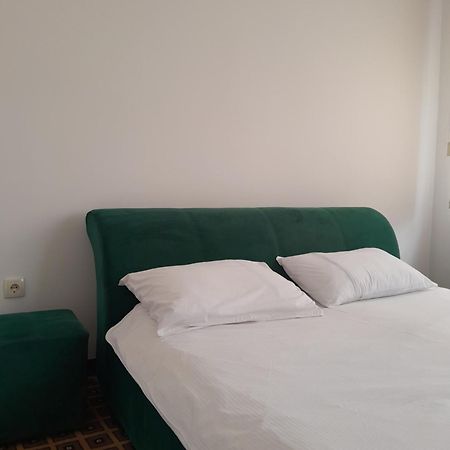 Hotel Victoria Lukavica Екстериор снимка