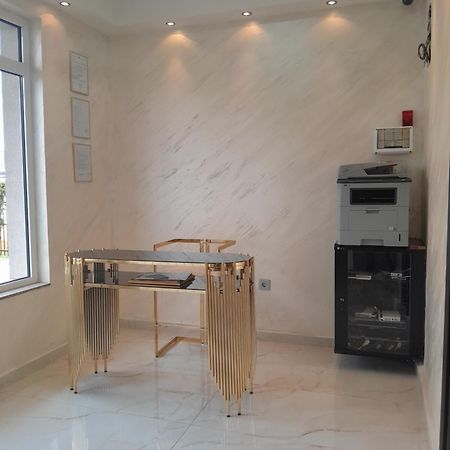 Hotel Victoria Lukavica Екстериор снимка