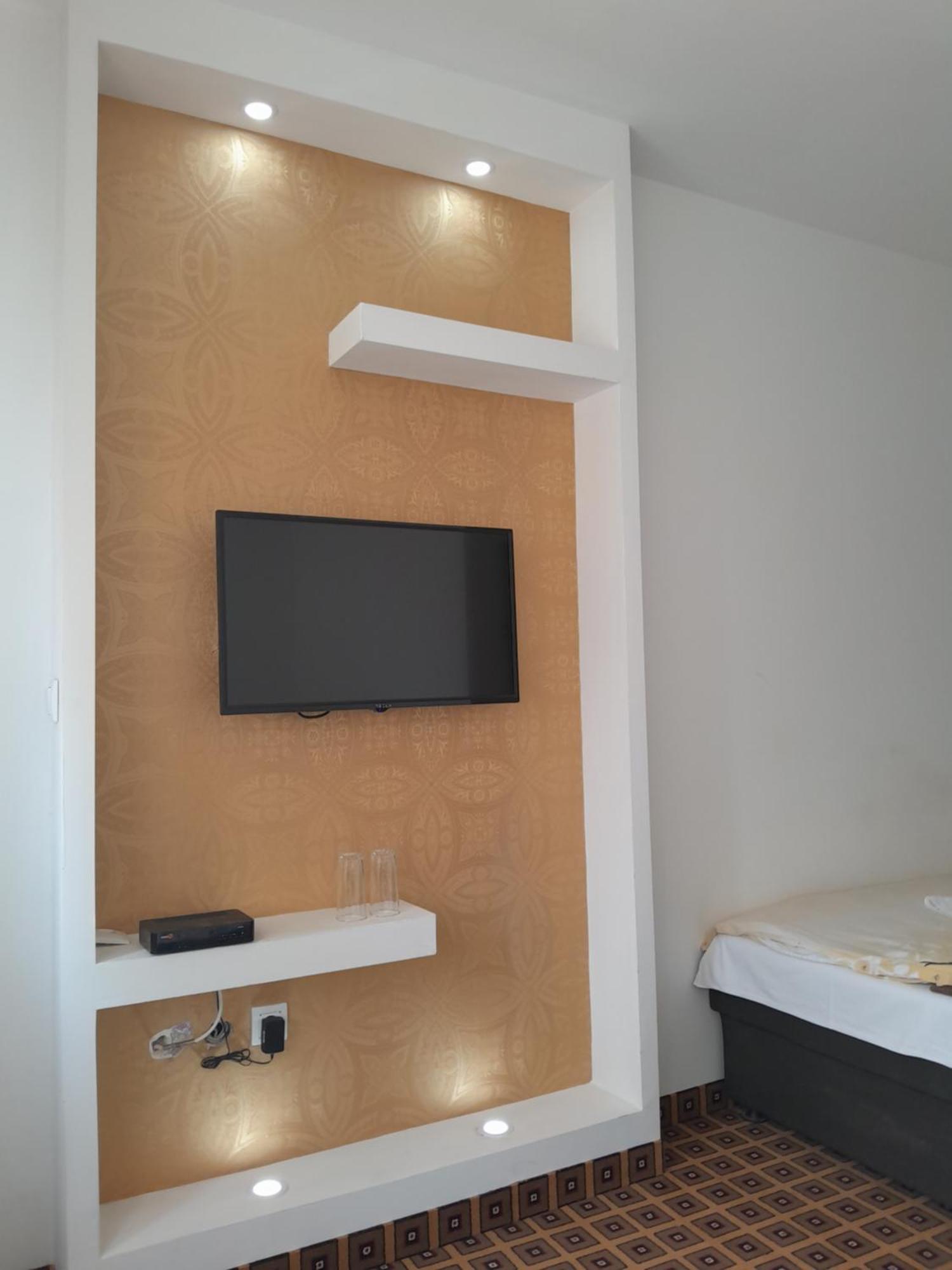 Hotel Victoria Lukavica Екстериор снимка