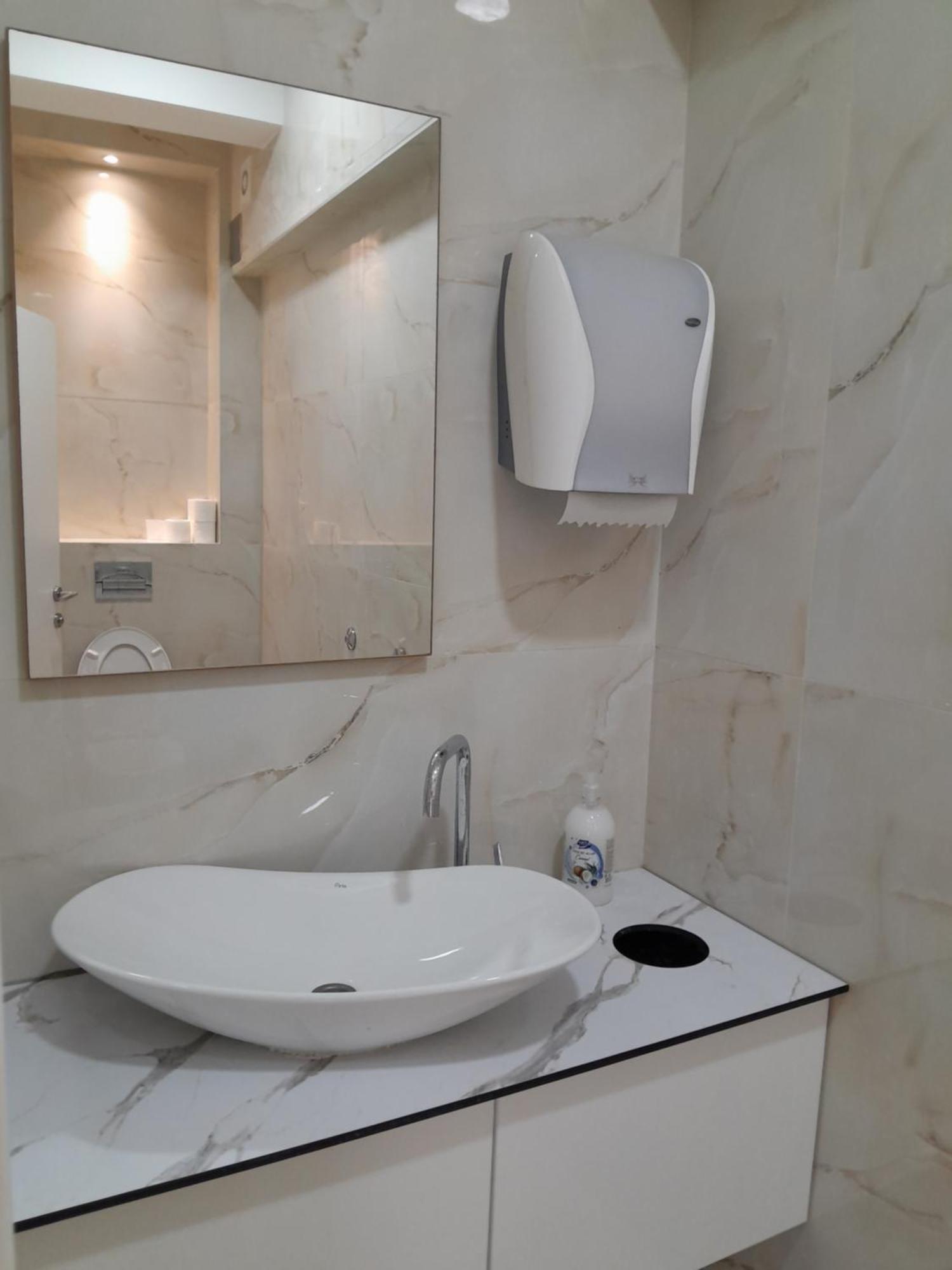 Hotel Victoria Lukavica Екстериор снимка