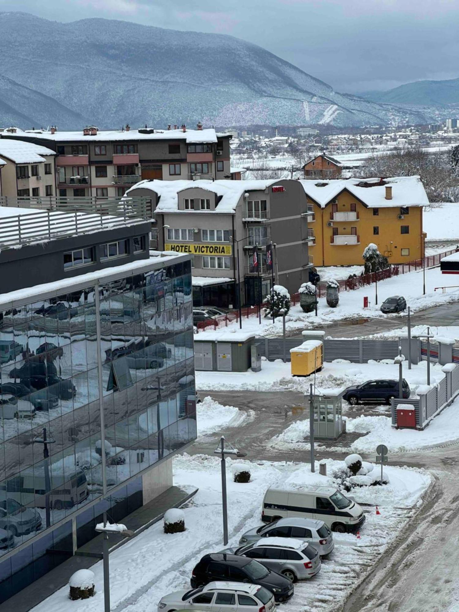 Hotel Victoria Lukavica Екстериор снимка