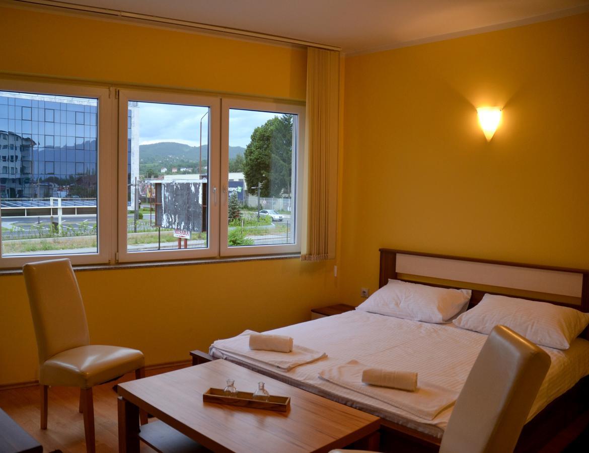 Hotel Victoria Lukavica Екстериор снимка