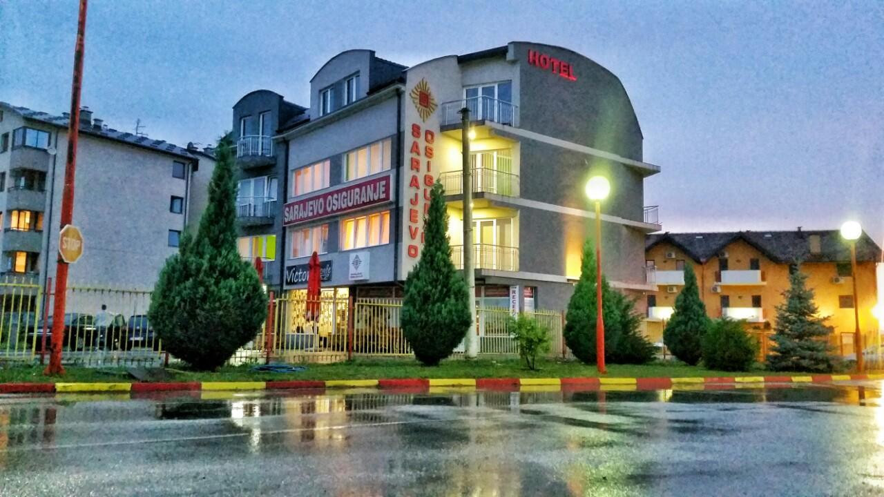 Hotel Victoria Lukavica Екстериор снимка