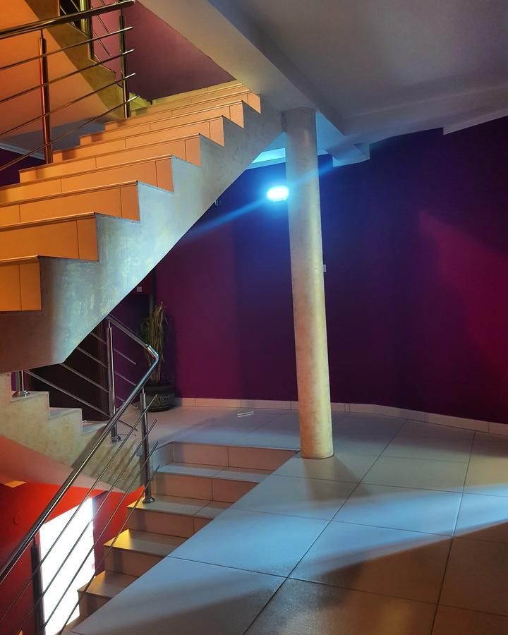 Hotel Victoria Lukavica Екстериор снимка