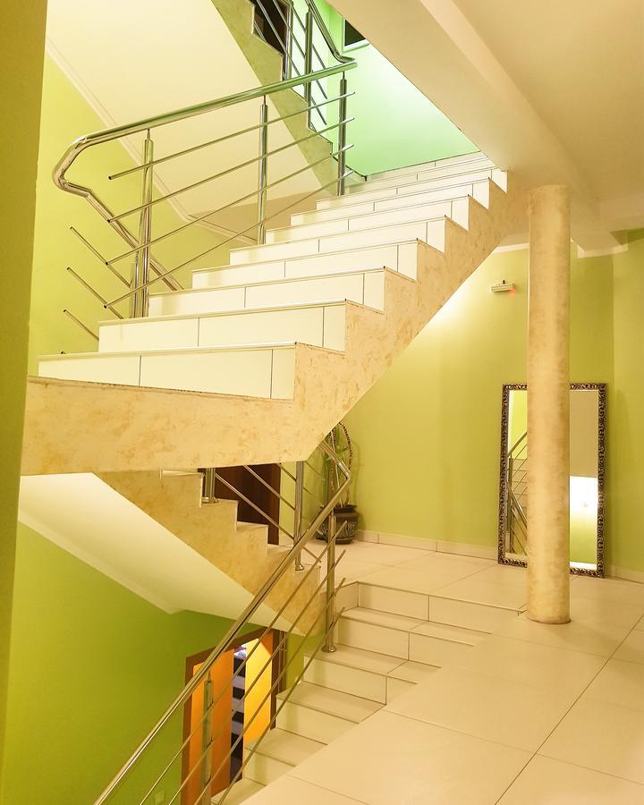 Hotel Victoria Lukavica Екстериор снимка