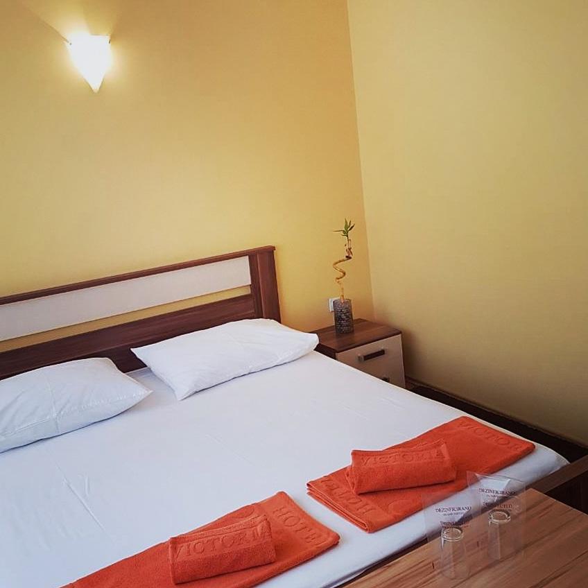 Hotel Victoria Lukavica Екстериор снимка