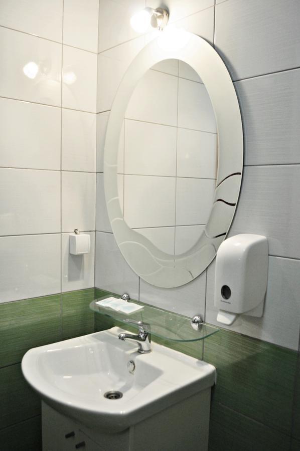 Hotel Victoria Lukavica Екстериор снимка
